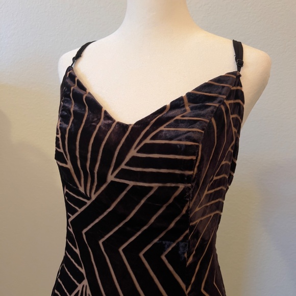 Silence + Noise Urban Outfitters Velvet Geometric Dress w/ Low Back - Picture 4 of 7